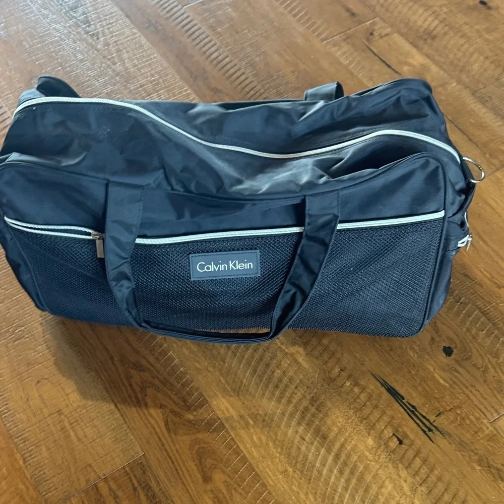 Calvin Klein Vinyl Mesh Weekender Duffel Bag New Strap 20x11x8 EUC Video